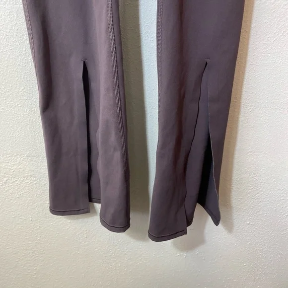 Vuori Daily Split Flare Athletic Legging Yoga Training Sleek Stretchy Size Small - Picture 3 of 14